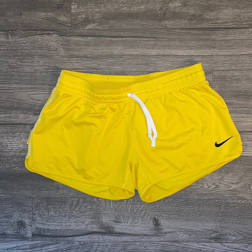 Nike womens shorts size medium livestrong